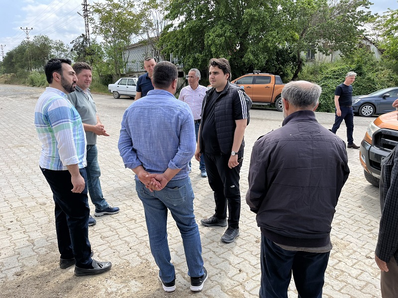 VALİ YARDIMCIMIZ GENEL SEKRETER V. SAYIN EYYÜP BATUHAN CİĞERCİ UZUNKÖPRÜ GAZİHALİL-ALIÇ KÖYLERİ ARASI  BETON YOL YAPIM İŞİNDE İNCELEMELERDE BULUNDU.