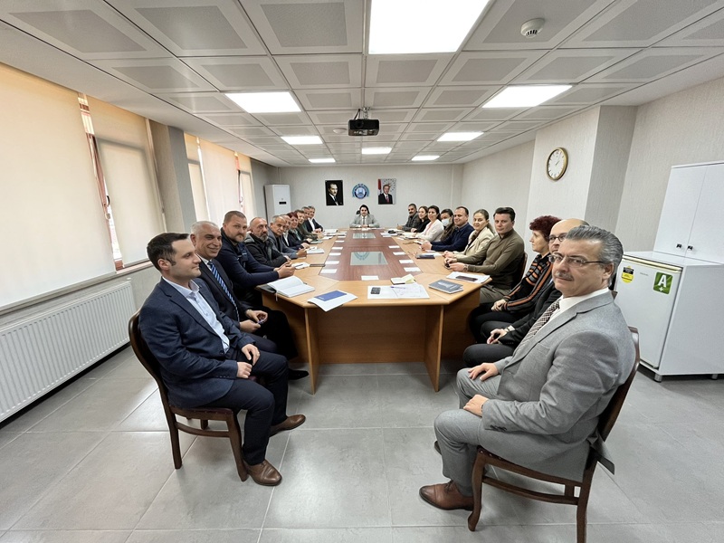 HAFTALIK DEĞERLENDİRME VE KOORDİNASYON TOPLANTISI İL ÖZEL İDARESİ GENEL SEKRETER V. EYYÜP BATUHAN CİĞERCİ BAŞKANLIĞINDA YAPILDI.